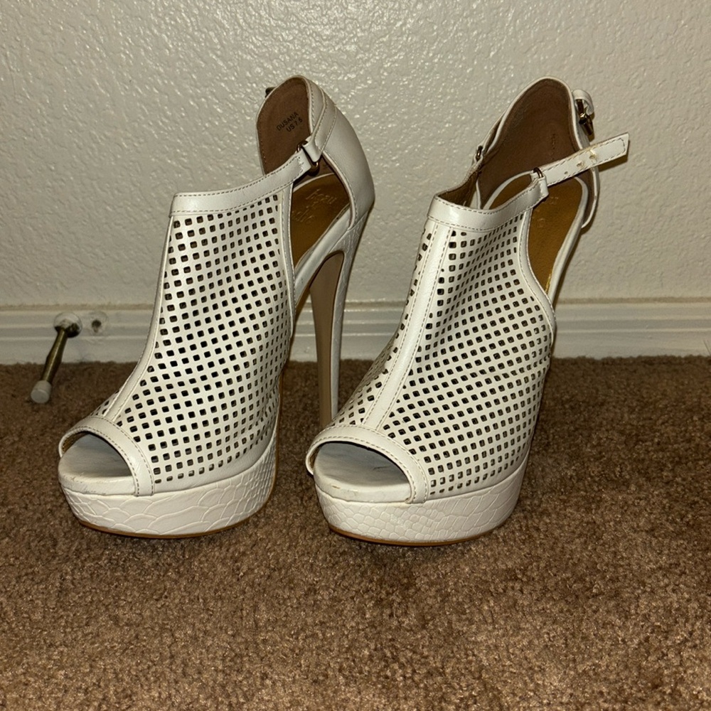 White Beau and ashe high heels